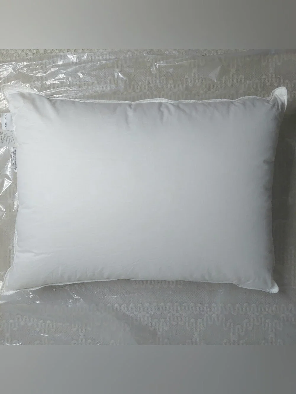 NWOT- Quince Standard White Duck Down Premium Pillow (Medium)(P34)